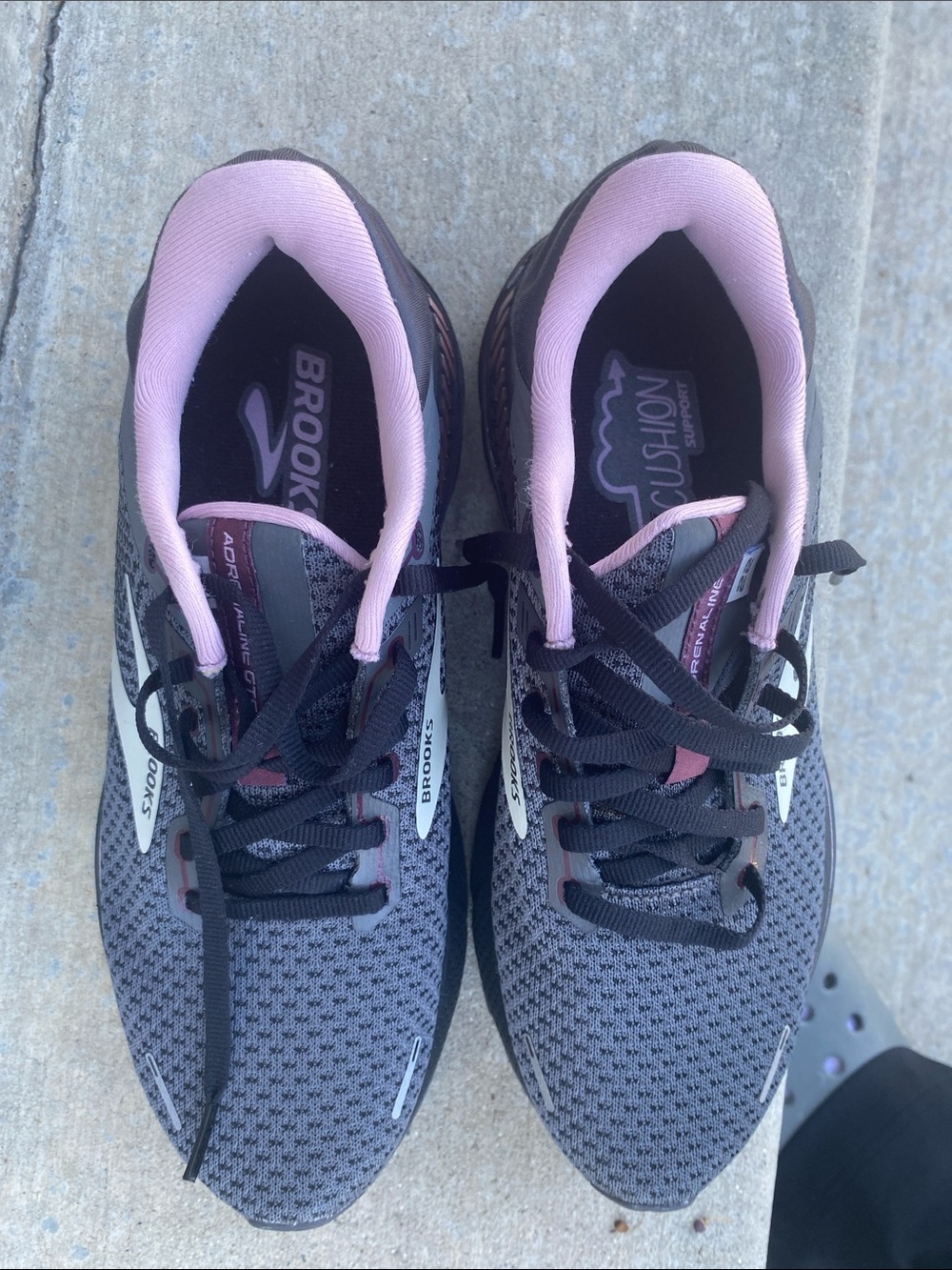 LIKE NEW BROOKS ADRENALINE GTS 22 SIZE 9 WOMEN BLACK/PINK - Picture 4 of 5